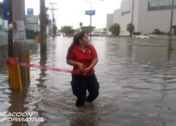 Gobierno de Mazatlán actuará con cierre de vialidades para evitar que automóviles se pierdan por inundaciones