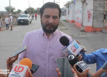 ¡Con previa cita!: Director de Planeación niega declarar ante medios tras caída de letrero que casi golpea a motociclista