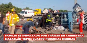 Familia es impactada por tráiler en carretera Mazatlán-Tepic; cuatro personas heridas