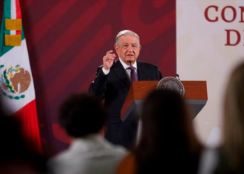 “La Monedita”, de La Santa Cecilia, la octava rola de AMLO para que los jóvenes no escuchen corridos tumbados