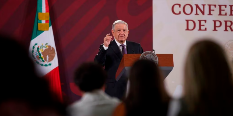 “La Monedita”, de La Santa Cecilia, la octava rola de AMLO para que los jóvenes no escuchen corridos tumbados