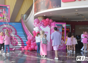 ‘Barbie’ y ‘Oppenheimer’ le dan a la industria del cine un fin de semana supertaquillero