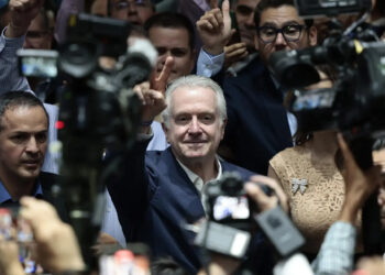 Oposición inicia su carrera a las presidenciales entre polémica y divergencias