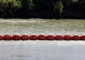 “Son acciones publicitarias muy vulgares”: AMLO sobre colocación de boyas en frontera con Texas