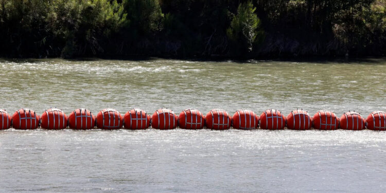 “Son acciones publicitarias muy vulgares”: AMLO sobre colocación de boyas en frontera con Texas