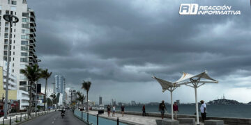 Se prevén lluvias en Mazatlán por onda tropical número 13