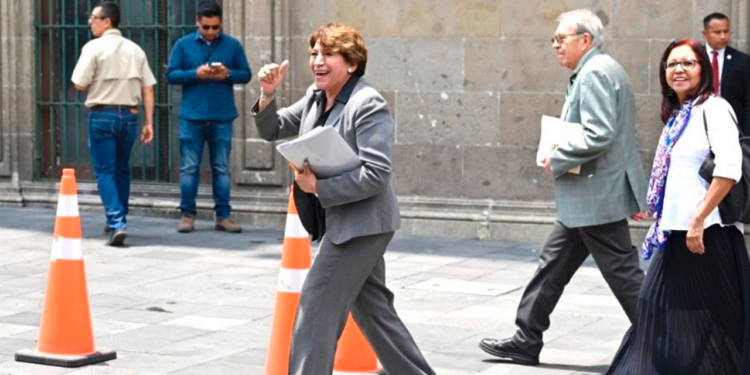 Delfina Gómez acude a Palacio Nacional para reunión de trabajo con AMLO