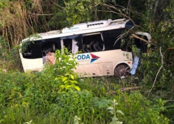 Muere menor de 13 años en accidente de autobús en Bacalar, Quintana Roo