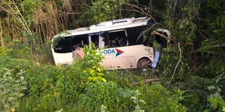 Muere menor de 13 años en accidente de autobús en Bacalar, Quintana Roo