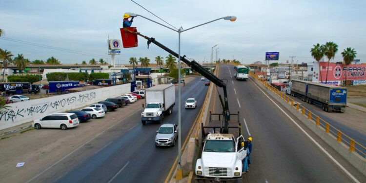 ¡Para continuar iluminando colonias y comunidades! Más de 10 mil lámparas led licitará el Gobierno de Mazatlán