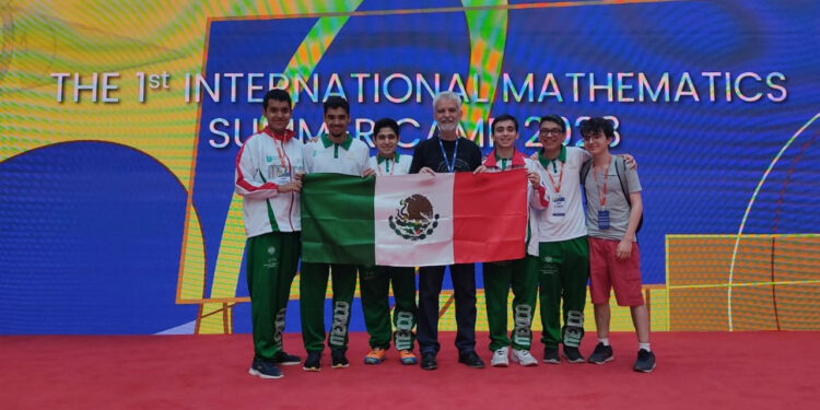 ¡Eureka!: Víctor Manuel Bernal Ramírez encuentra en las matemáticas la fórmula del éxito