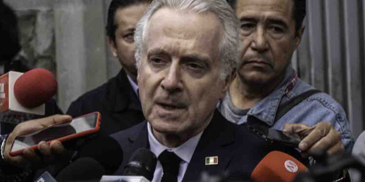 Santiago Creel asegura que Fox se equivoca con programas sociales