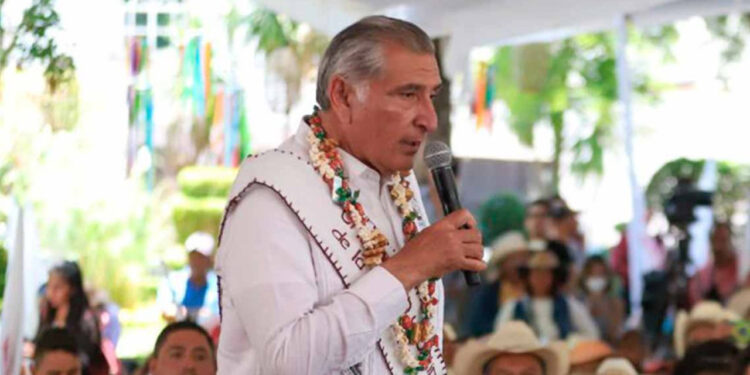 Adán Augusto critica a Vicente Fox por comentario sobre los programas sociales