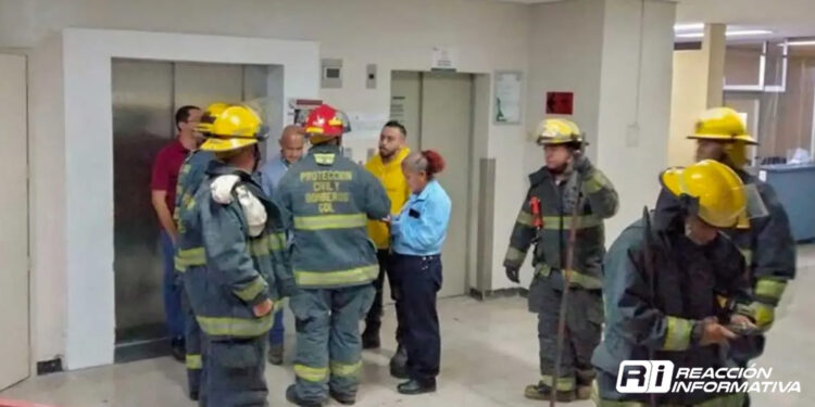 Falla otro elevador del IMSS en Guadalajara; rescatan a tres personas