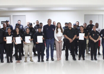 Gobierno Municipal y Secretaría de Seguridad Pública entregan reconocimientos e incentivos a 23 policías municipales