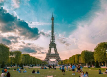 Violación de turista mexicana en París: liberan a los dos detenidos por el caso