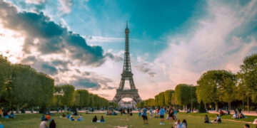 Violación de turista mexicana en París: liberan a los dos detenidos por el caso