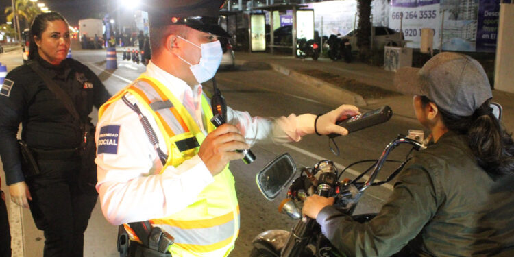 Dispositivo Alcoholímetro sanciona a 58 conductores que dieron positivo en examen espirométrico