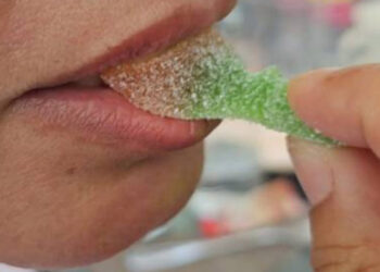 Joven es drogada por compañera de trabajo con gomita de dulce que tenía fentanilo