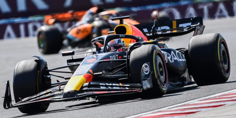 ‘Checo’ Pérez se cuela al podio del GP de Hungría; arrancó noveno y terminó tercero