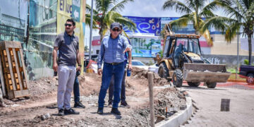 Edgar González supervisa obra pública que se desarrolla en Mazatlán