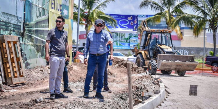 Edgar González supervisa obra pública que se desarrolla en Mazatlán