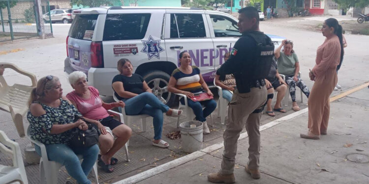 Grupo UNEPREVIF lleva charlas de detección y prevención de actos de violencia familiar a colonias populares de Mazatlán