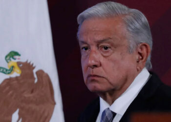 “¿Por qué vamos a hacerle daño a posibles candidatos del PAN?”: AMLO presume que Morena lidera encuestas para 2024