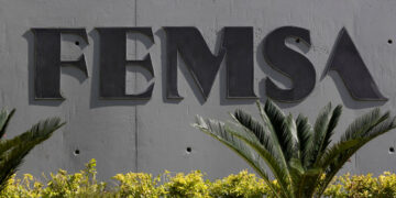 Las bebidas y botanas impulsan las ganancias de Femsa en un trimestre caluroso