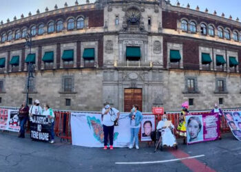 Candil de la calle… AMLO recibe a madre buscadora de Argentina, pero no atiende a mexicanas