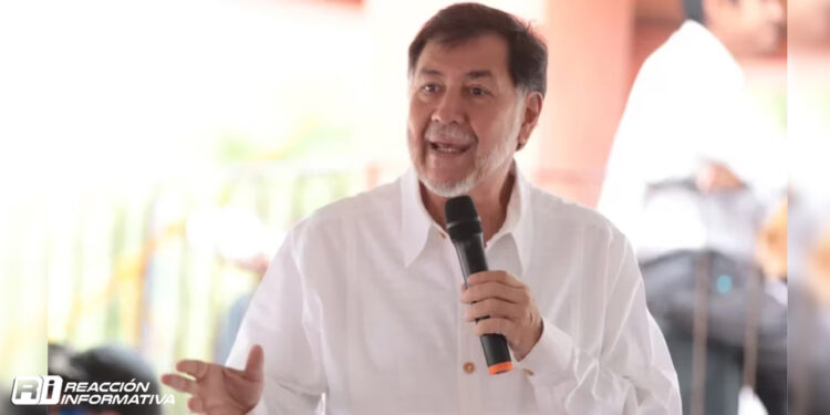 Gerardo Fernández Noroña, durante una "asamblea informativa" en Chalco, Estado de México. Foto: Twitter, @fernandeznorona