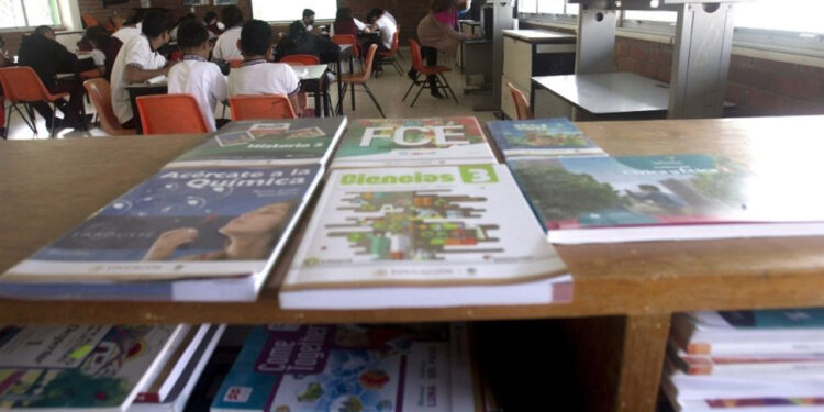 Nuevos libros de texto serán entregados, no los voy a embodegar: AMLO
