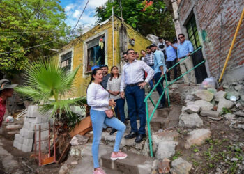 Edgar González visita zona vulnerable del Cerro de la Nevería