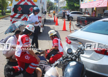 Motociclista es atropellado por camión urbano en la colonia Francisco Villa