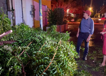 Recorre Edgar González la ciudad, para encabezar brigadas de apoyo, luego de las lluvias