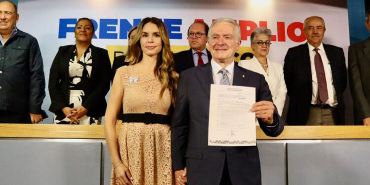 Santiago Creel se registra para buscar candidatura presidencial de la oposición