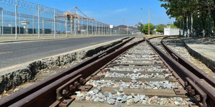 Niño de casi dos años de edad muere arrollado por tren en Chihuahua