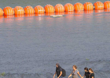 López Obrador agradece a Biden por demanda contra gobernador de Texas por boyas