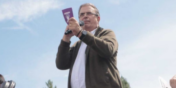 Ebrard propone Pasaporte Violeta para jefas de familia, ¿en qué consiste?