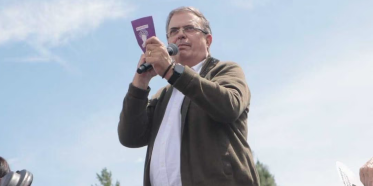 Ebrard propone Pasaporte Violeta para jefas de familia, ¿en qué consiste?