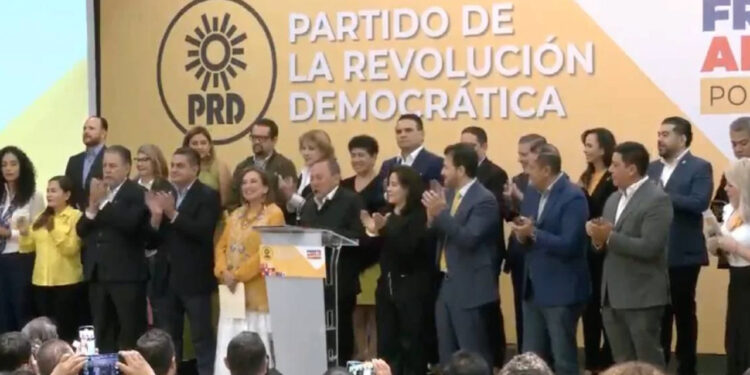 PRD hace oficial su respaldo a la candidatura presidencial de Xóchitl Gálvez