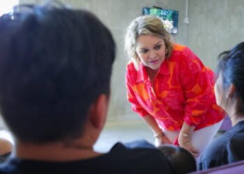 Visita Eneyda Rocha a familias en el Centro Migrante DIF Sinaloa