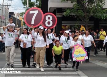 Con caminata culiacanenses celebran el Día Mundial del Peatón