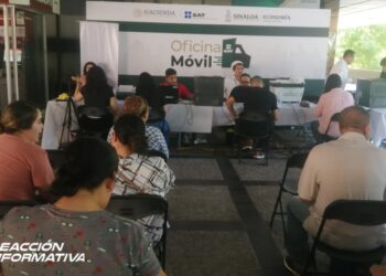 Aprovechan culiacanenses oficinas móviles del SAT