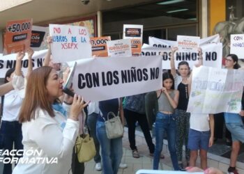 Pide Vía Familia a Gobernador retirar los libros de texto de los planteles educativos