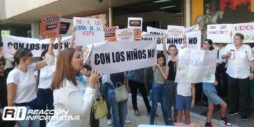 Pide Vía Familia a Gobernador retirar los libros de texto de los planteles educativos