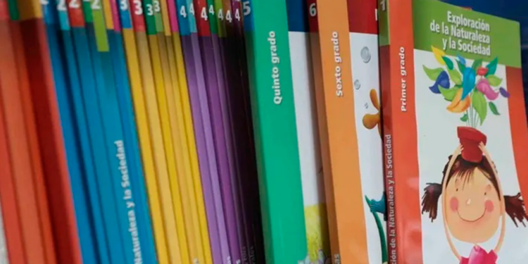 Iglesia pide poner atención en educación de menores y no en contenido de libros