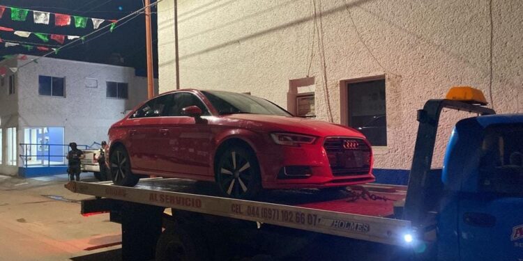 Recuperan en Angostura vehículo robado en Palmillas, Escuinapa