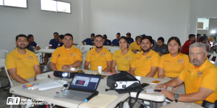 Cuerpos de auxilio y rescate de Mazatlán reciben curso taller de operaciones y rescate en inundaciones