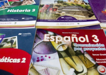 Es irresponsable tener libros de texto gratuitos con errores y también llamar a destruirlos, asegura académico